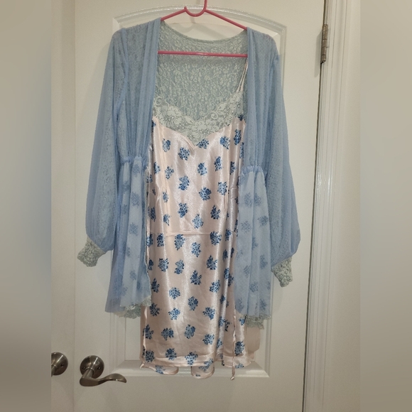 7. NWT WE ARE HAH SLIP AND ROBE SET SIZE XS - Picture 3 of 15